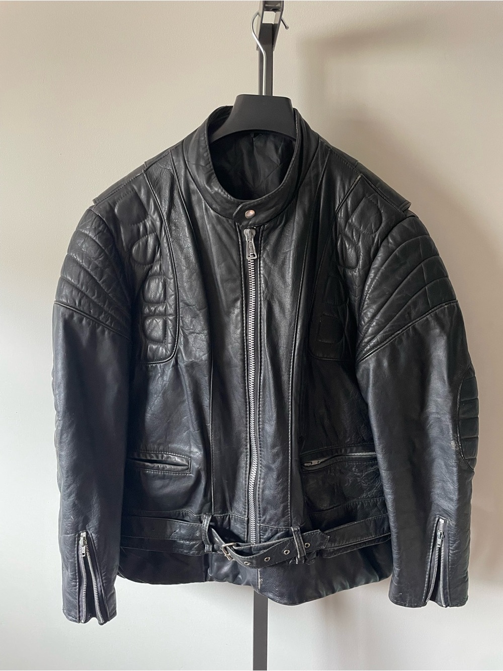 Vintage 80s Leather Motorcycle Biker Jacket Padded Belted⁠ Heavy Duty Mens